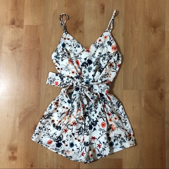 Lulus Pants - Lulu’s Floral Belted Romper